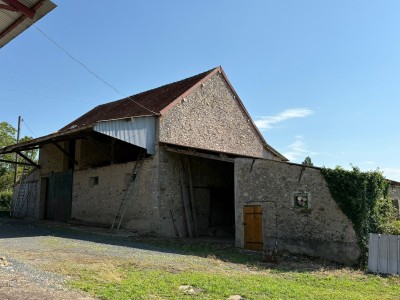 Ensemble de bâtiments + Terre Agricole A VENDRE - LA FERTE GAUCHER - 129 000 &euro;