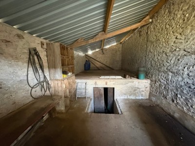 Ensemble de bâtiments + Terre Agricole A VENDRE - LA FERTE GAUCHER - 129 000 €