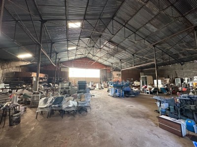 LOCAL INDUSTRIEL A VENDRE - LA FERTE GAUCHER - 1200 m2 - 279000€ 