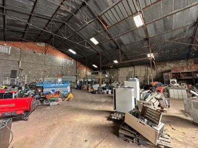 LOCAL INDUSTRIEL A VENDRE - LA FERTE GAUCHER - 1200 m2 - 346000 € 