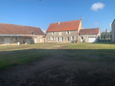 CORPS DE FERME A VENDRE - LA FERTE GAUCHER - 240 m2 - 420000 €