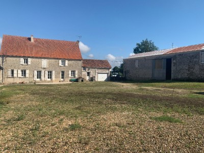 CORPS DE FERME A VENDRE - LA FERTE GAUCHER - 240 m2 - 420000 €