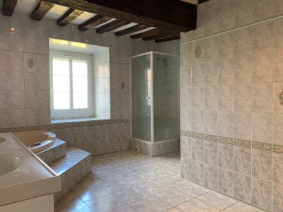 CORPS DE FERME A VENDRE - LA FERTE GAUCHER - 240 m2 - 420000 €