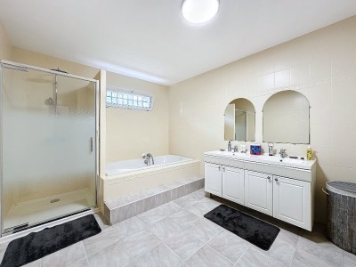 MAISON - LA FERTE GAUCHER - 250 m2 - VENDU