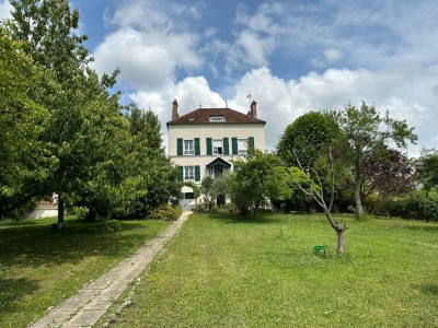 MAISON A VENDRE - LA FERTE GAUCHER - 214 m2 - 468000€