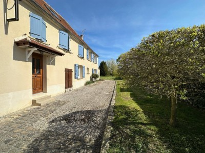 MAISON A VENDRE - LA FERTE GAUCHER - 261 m2 - 369000 €