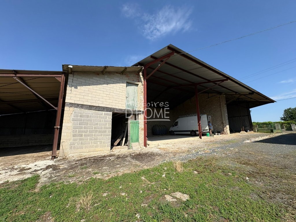 Ensemble de bâtiments + Terre Agricole A VENDRE - LA FERTE GAUCHER - 129 000 &euro;