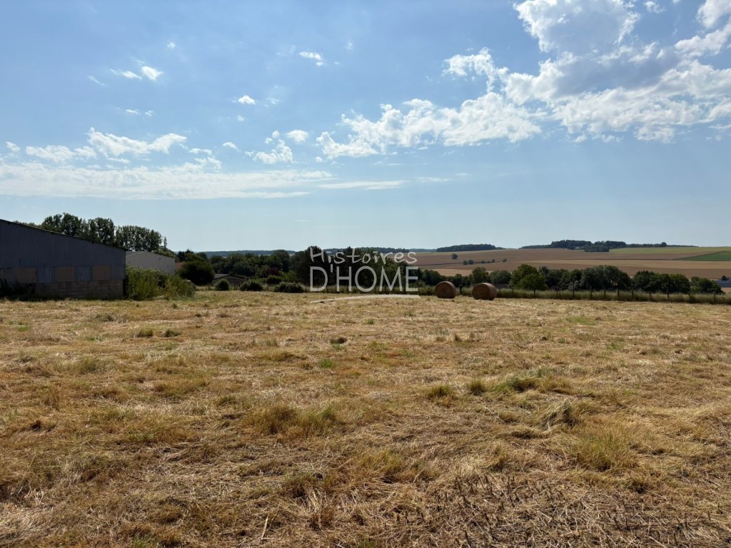 Ensemble de bâtiments + Terre Agricole A VENDRE - LA FERTE GAUCHER - 129 000 &euro;