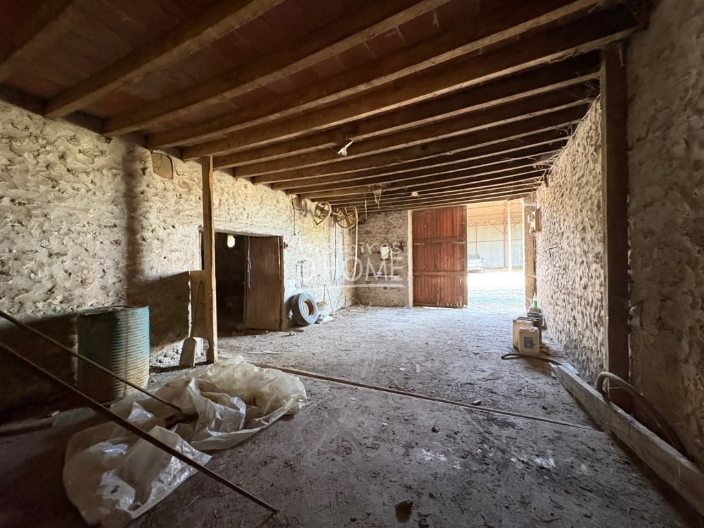 Ensemble de bâtiments + Terre Agricole A VENDRE - LA FERTE GAUCHER - 129 000 &euro;