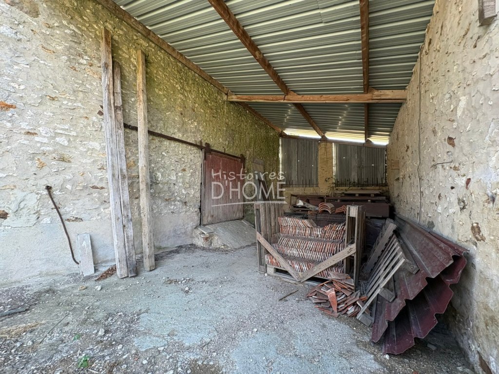 Ensemble de bâtiments + Terre Agricole A VENDRE - LA FERTE GAUCHER - 129 000 &euro;