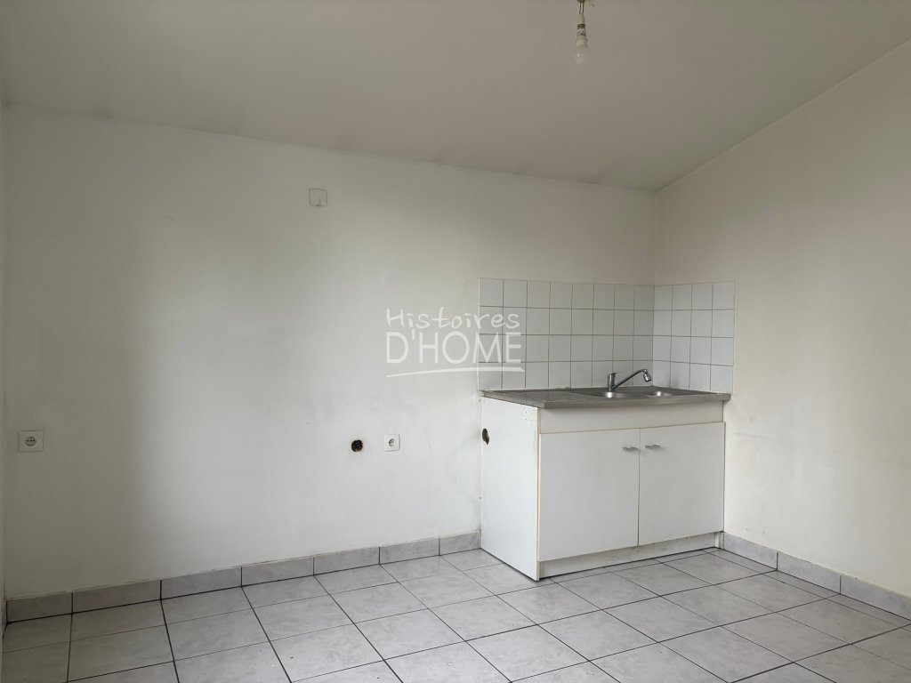 ENSEMBLE IMMOBILIER - 4 logements A VENDRE - LA FERTE GAUCHER - 240 m2 - 316 000 &euro;