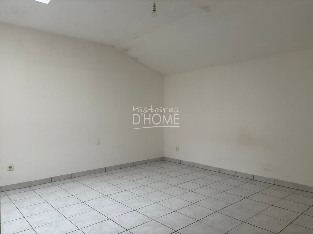 ENSEMBLE IMMOBILIER - 4 logements A VENDRE - LA FERTE GAUCHER - 240 m2 - 316 000 &euro;