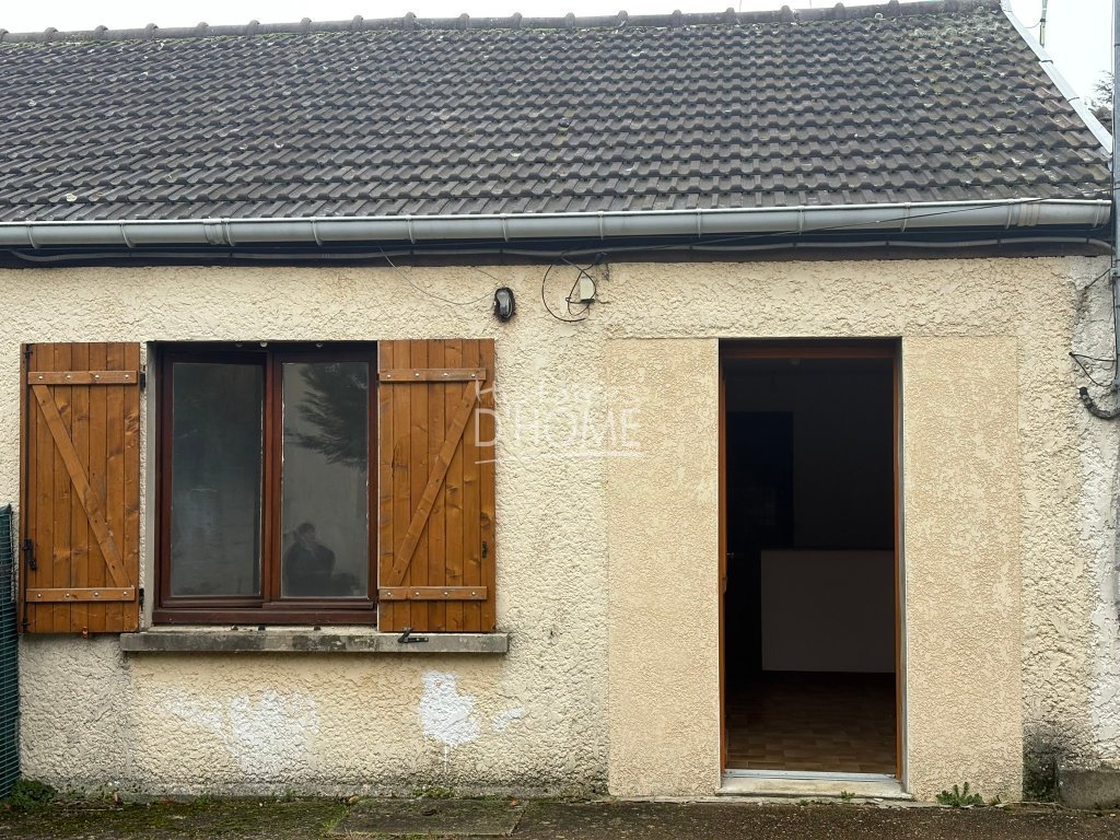 ENSEMBLE IMMOBILIER - 4 logements A VENDRE - LA FERTE GAUCHER - 240 m2 - 316 000 &euro;