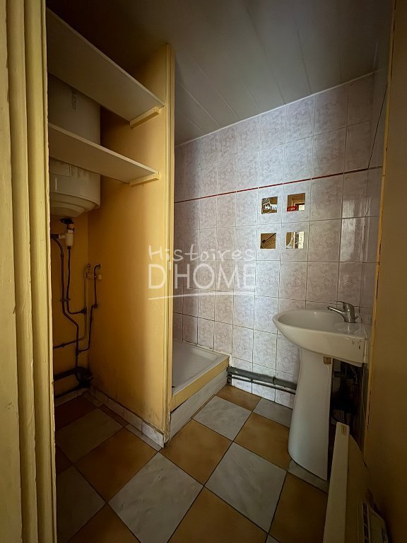 ENSEMBLE IMMOBILIER - 4 logements A VENDRE - LA FERTE GAUCHER - 240 m2 - 316 000 &euro;