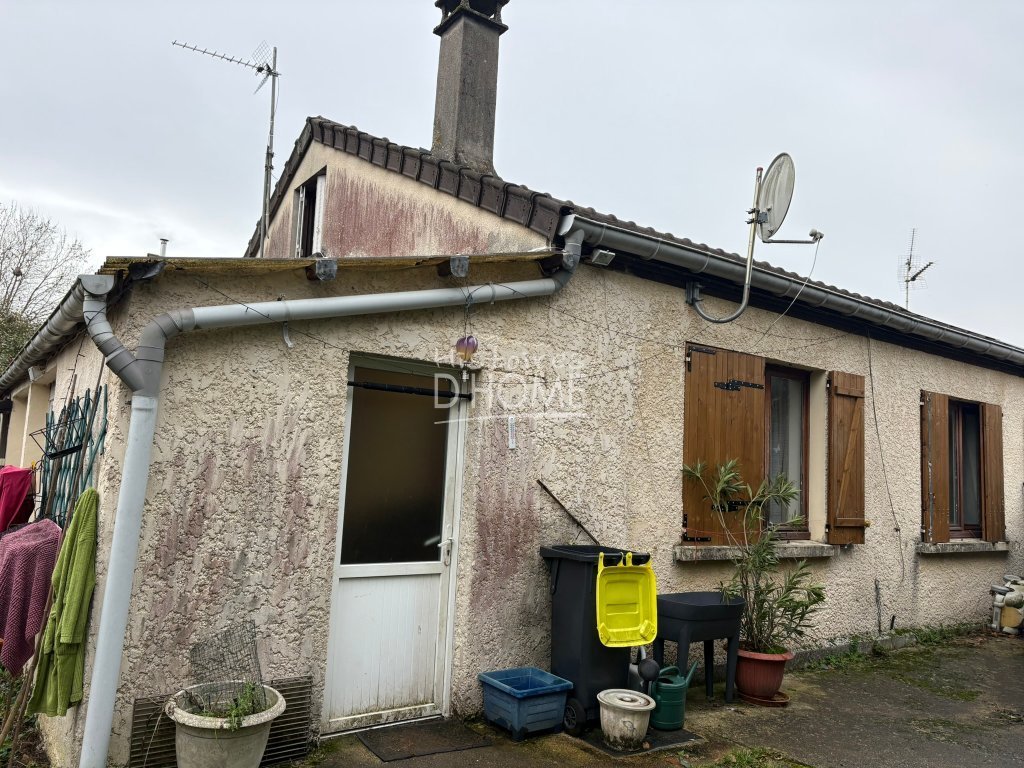 ENSEMBLE IMMOBILIER - 4 logements A VENDRE - LA FERTE GAUCHER - 240 m2 - 316 000 &euro;