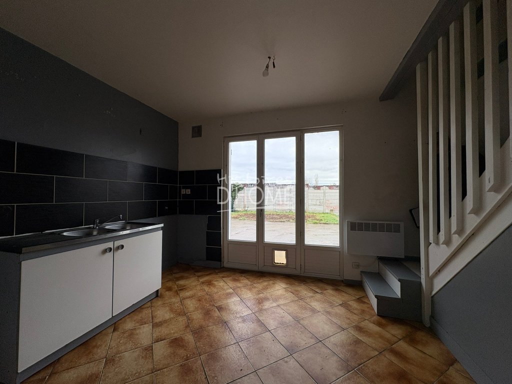ENSEMBLE IMMOBILIER - 4 logements A VENDRE - LA FERTE GAUCHER - 240 m2 - 316 000 &euro;