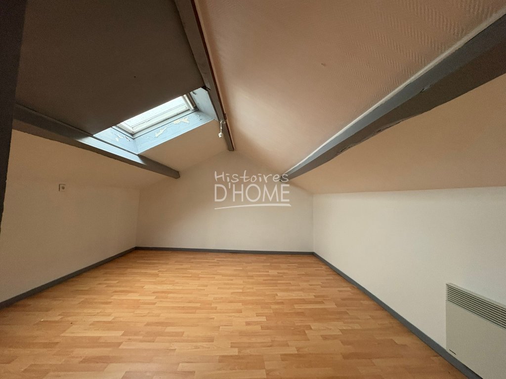 ENSEMBLE IMMOBILIER - 4 logements A VENDRE - LA FERTE GAUCHER - 240 m2 - 316 000 &euro;