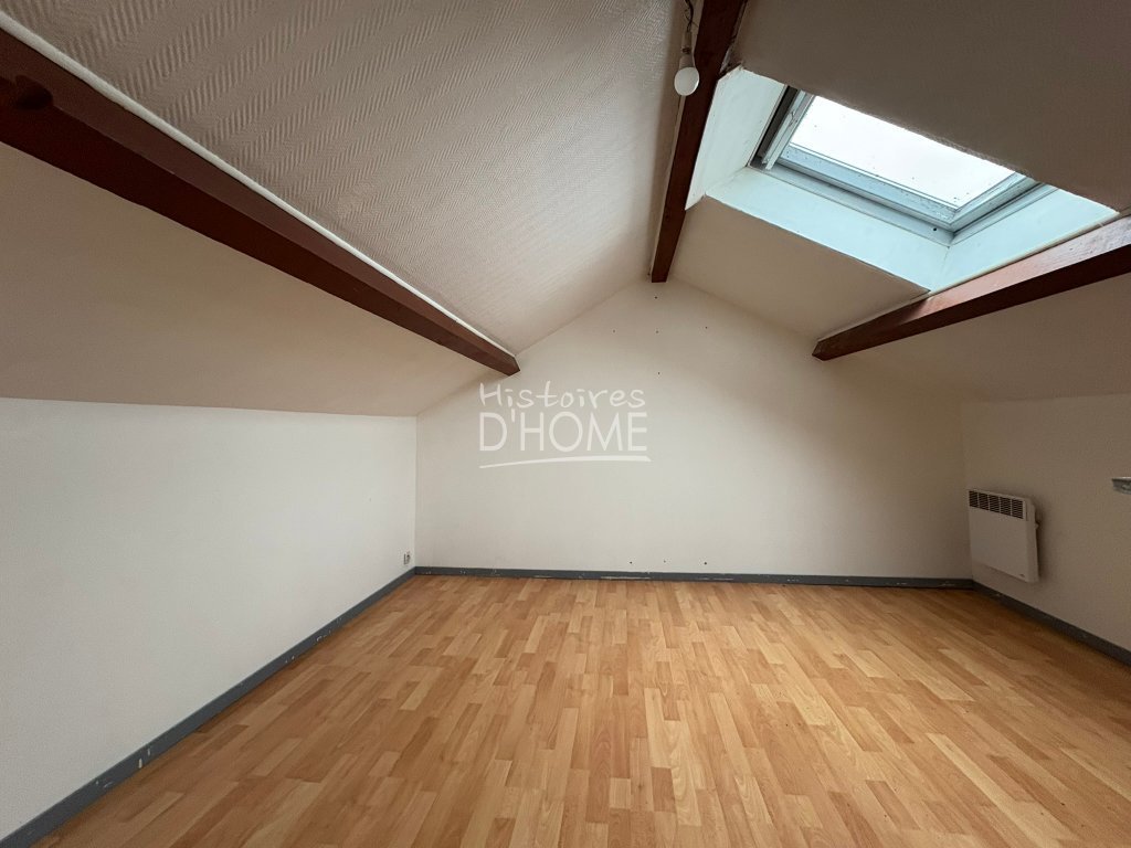 ENSEMBLE IMMOBILIER - 4 logements A VENDRE - LA FERTE GAUCHER - 240 m2 - 316 000 &euro;