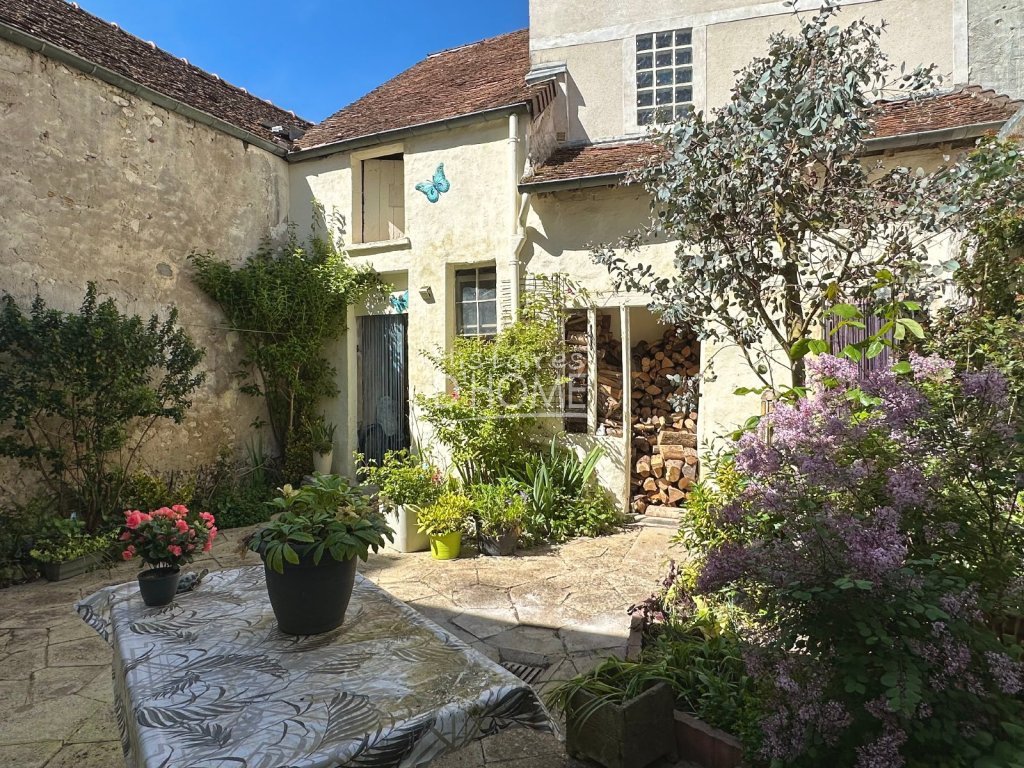 Maison de Ville A VENDRE - LA FERTE GAUCHER - 125 m2 - 164 000 &euro;