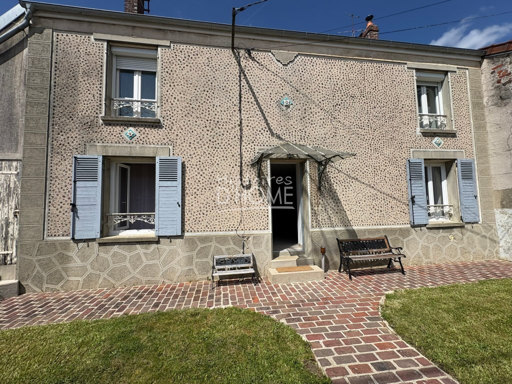 MAISON A VENDRE - LA FERTE GAUCHER - 145 m2 - 263 000 &euro;
