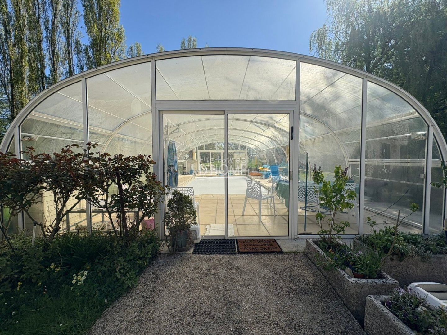 LONGERE EN L A VENDRE - LA FERTE GAUCHER - 235 m2 - 341 000 &euro;